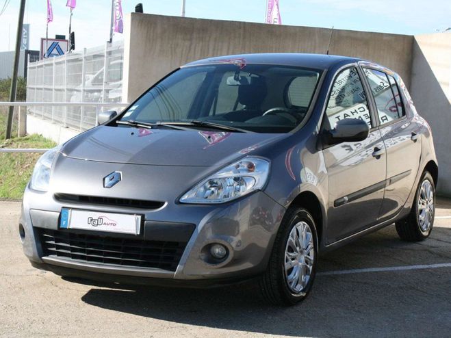 Renault Clio III 1.2 16V 75CH ZEN 5P Gris C de 2014