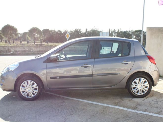 Renault Clio III 1.2 16V 75CH ZEN 5P Gris C de 2014