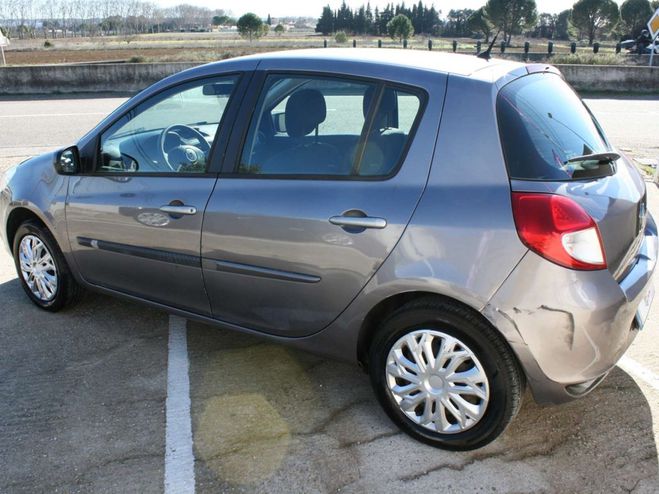 Renault Clio III 1.2 16V 75CH ZEN 5P Gris C de 2014