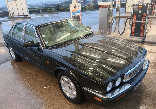 Jaguar XJ 8 2000 etat proche du neuf reprise Noir de 2000
