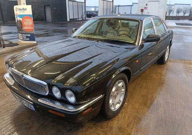 Jaguar XJ 8 2000 etat proche du neuf reprise Noir de 2000