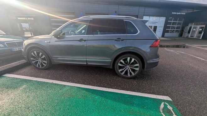 Cliquer pour voir la photo suivante Volkswagen Tiguan 2.0 TDI 150CH CARAT EXCLUSIVE DSG7 EURO6 Gris F de 2019