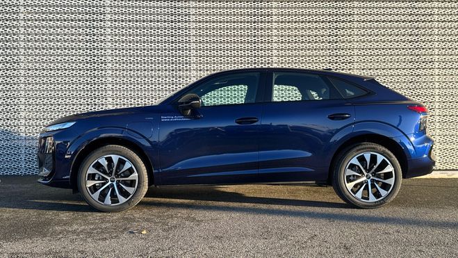 Audi Q3 Sportback HYBRIDE e-hybrid 272 ch S tron Bleu de 2025