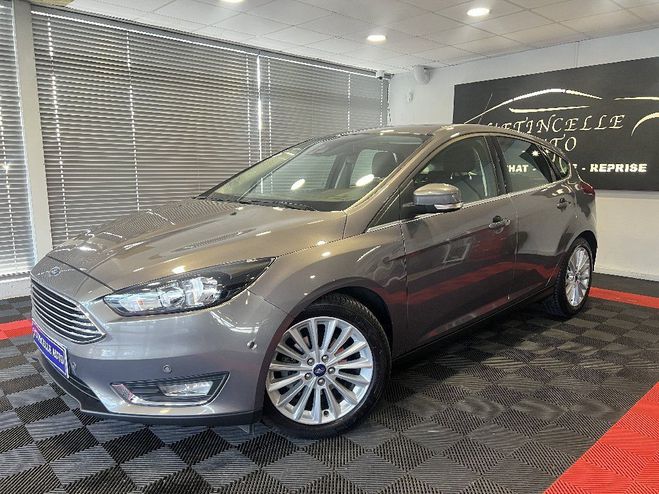 Ford Focus 1.0 EcoBoost 125 SetS Titanium Gris Clair de 2015
