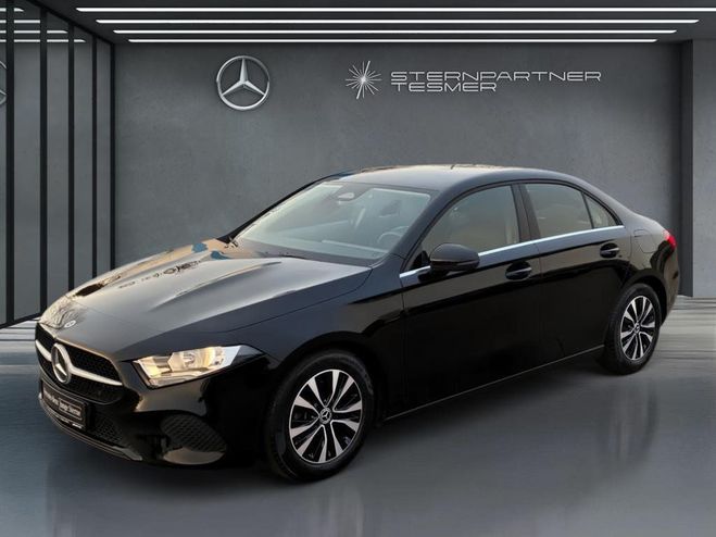 Cliquer pour voir la photo suivante Mercedes Classe A 180 Limousine AHK Kamera CarPlay SHZ Vor Noir de