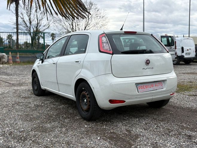 Fiat Punto III 1.3 MULTIJET 16V 75 YOUNG 5P Blanc de 2015