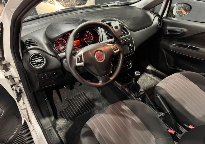 Fiat Punto Evo 1.2 70ch distribution a jour roue de Noir de 2017