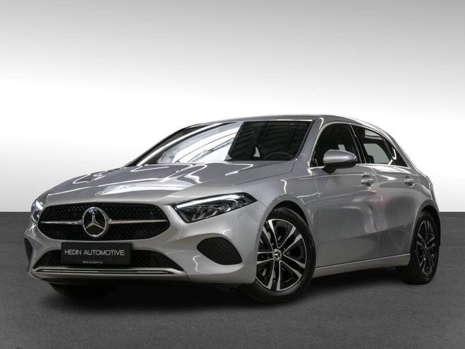 Cliquer pour voir la photo suivante Mercedes Classe A 180 d PROGRESSIVE DISTR MBUX KAM TOTW LE Argenté Métallique de