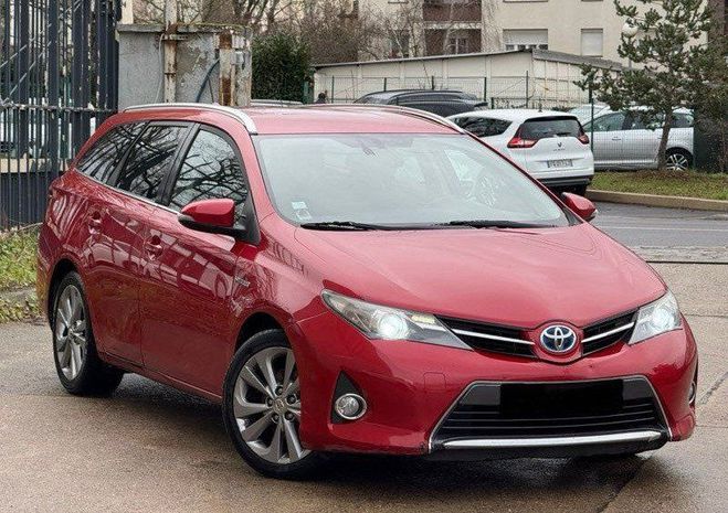 Toyota Auris Touring Sports Hybride ann�e 2014 POUR E Rouge de 2014