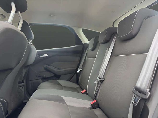 Ford Focus 1.6 TDCI 115CH FAP STOP&START TREND 5P GRIS F de 2012