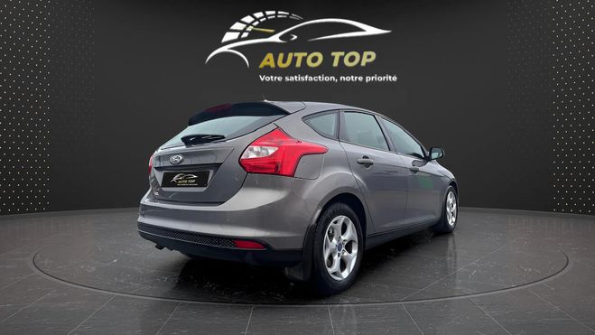 Ford Focus 1.6 TDCI 115CH FAP STOP&START TREND 5P GRIS F de 2012