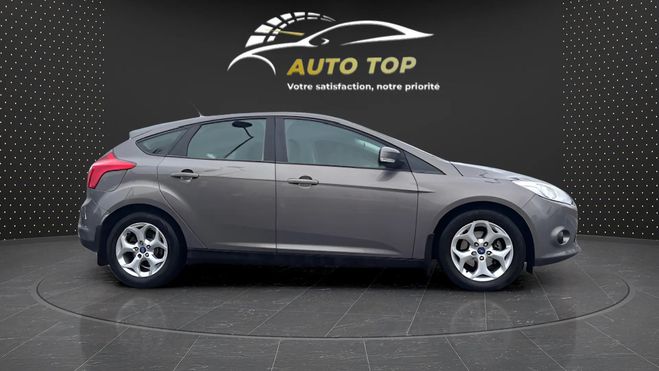 Ford Focus 1.6 TDCI 115CH FAP STOP&START TREND 5P GRIS F de 2012