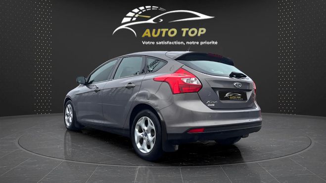 Ford Focus 1.6 TDCI 115CH FAP STOP&START TREND 5P GRIS F de 2012