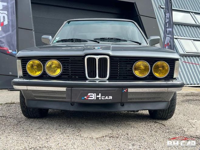 BMW Serie 3 e21 323I Coup� - Restauration compl�te d Gris de 1981