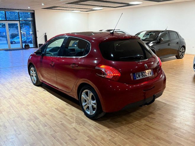 Peugeot 208 1.6 e-HDi 92ch FAP BMP6 Allure Rouge de 2013