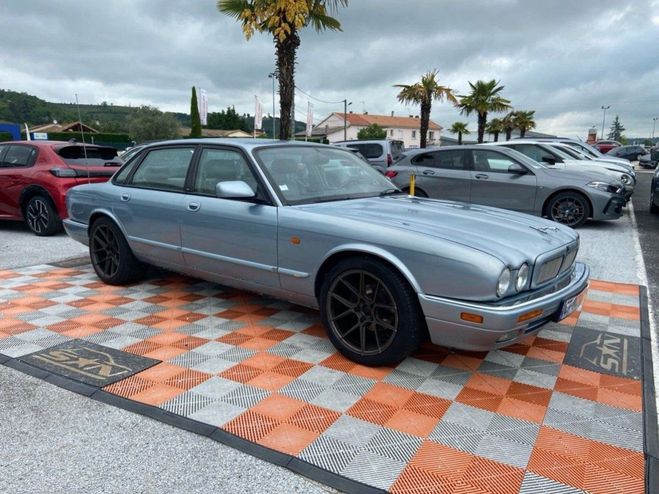 Jaguar XJR 4.0 L6 326 cv Gris Clair de 1996