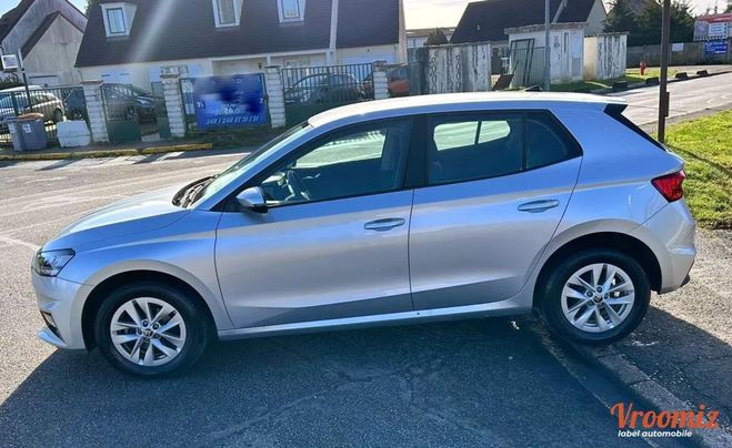 Skoda Fabia 1.0 MPI 80 AMBITION 06/2023 12500HT Gris de 2023