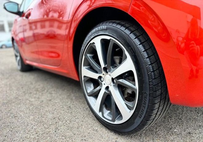 Peugeot 208 1.2 PURETECH 110CH FELINE S&S EAT6 5CV 5 Orange de 2015