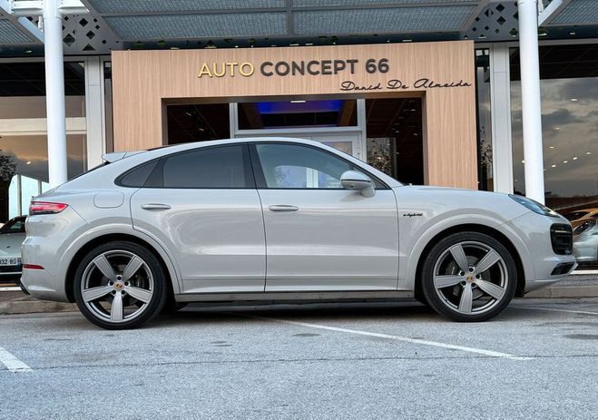 Porsche Cayenne III COUPE 3.0 V6 E-HYBRID 462ch PLATINUM Gris de 2022