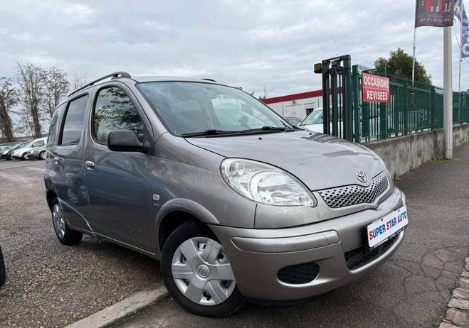 Toyota Yaris verso 1.3l linea luna 85cv 5p 2004 Gris de 2004