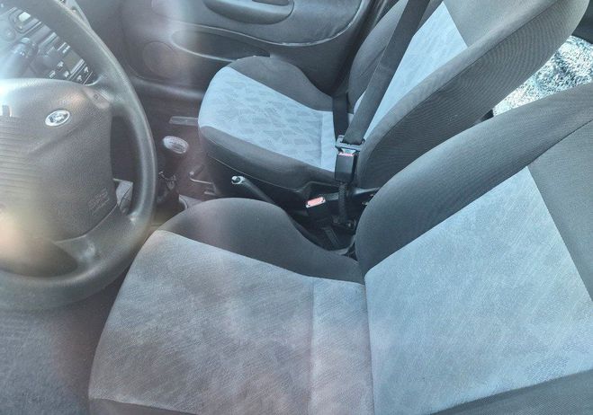 Ford Fiesta en l etat d�marre et roule Autre de 2001
