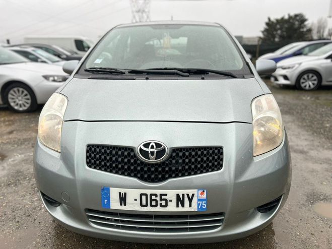 Toyota Yaris Base Gris de 2006