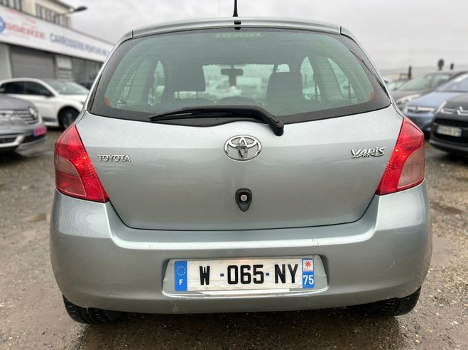 Toyota Yaris Base Gris de 2006