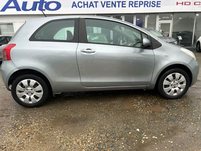 Toyota Yaris Base Gris de 2006