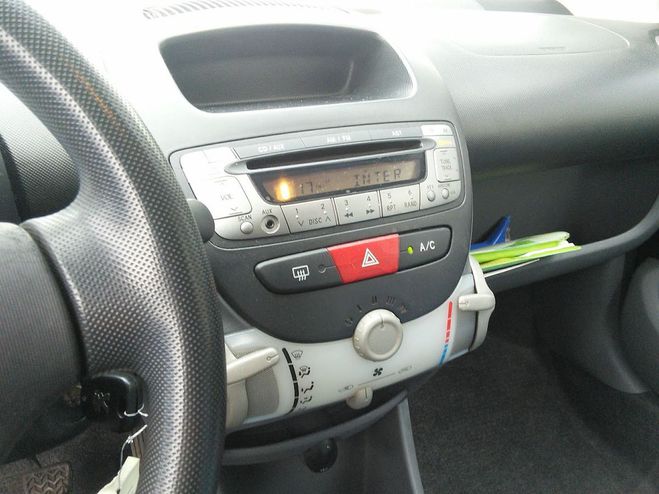 Peugeot 107 1.0 68 Urban Move CLIM Gris anthracite de 2008