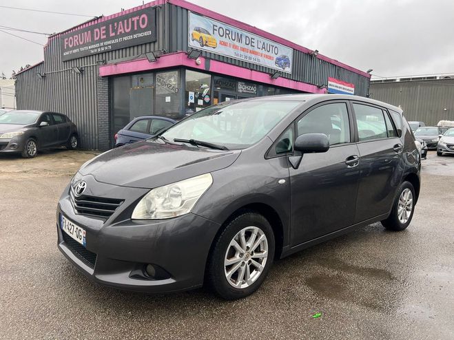 Toyota Corolla Verso 2.0 D4D TURBO LOUNGE 5P ROULE PARFAITEME Gris fonc� de 2011