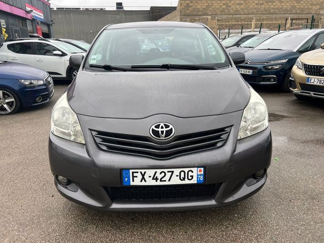 Toyota Corolla Verso 2.0 D4D TURBO LOUNGE 5P ROULE PARFAITEME Gris fonc� de 2011