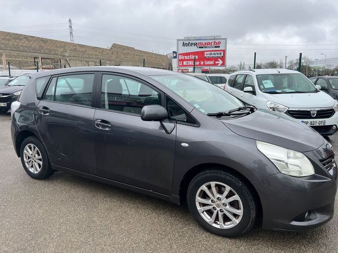 Toyota Corolla Verso 2.0 D4D TURBO LOUNGE 5P ROULE PARFAITEME Gris fonc� de 2011