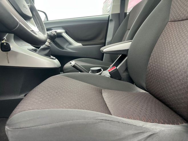 Toyota Corolla Verso 2.0 D4D TURBO LOUNGE 5P ROULE PARFAITEME Gris fonc� de 2011