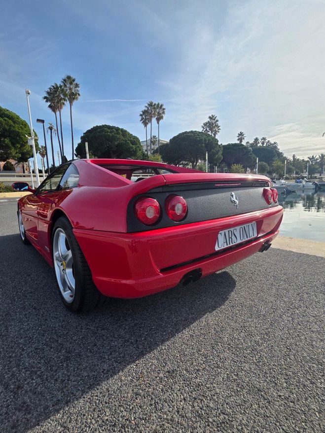 Ferrari F355 GTS rouge de 1995