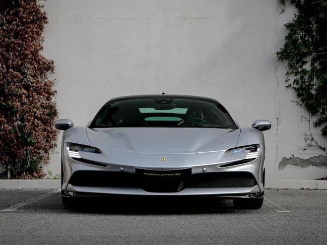 Ferrari SF90 STRADALE Coup� Gris de 2024