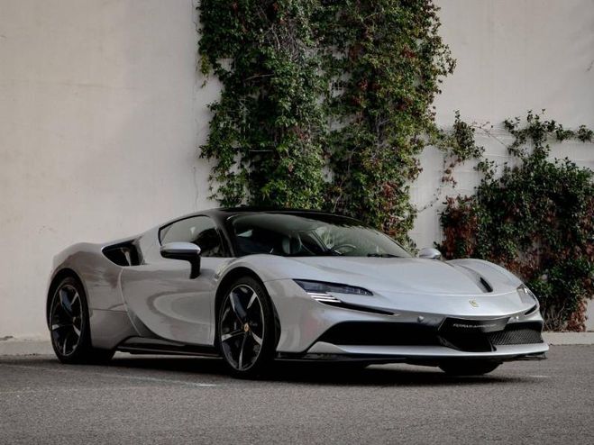 Ferrari SF90 STRADALE Coup� Gris de 2024