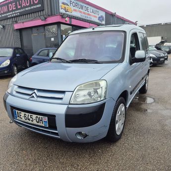  Voir d&eacute;tails -Citroen Berlingo 1.6i pack confort 5 PL &agrave; Coigni�res (78)