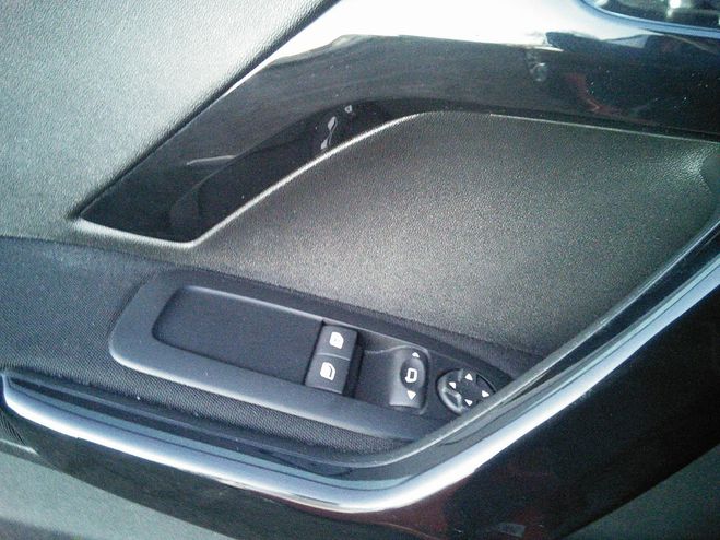 Peugeot 208 1.2 PureTech 82 CH ACTIVE BVA Rouge fonc� de 2017