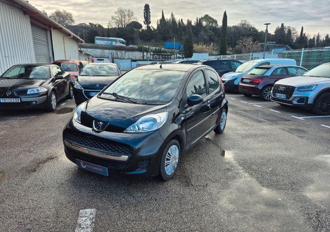 Cliquer pour voir la photo suivante Peugeot 107 1.0 68 cv 2011 Noir de 2011