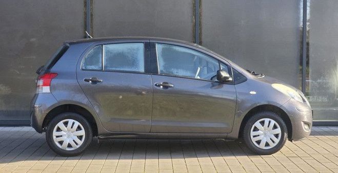 Toyota Yaris 69 VVT-I CONFORT PACK 5P Gris de 2010