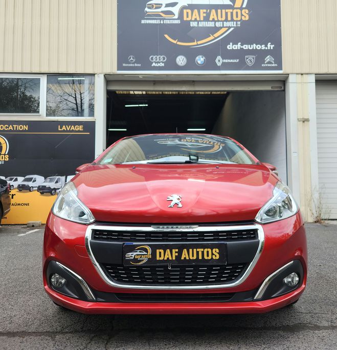 Cliquer pour voir la photo suivante Peugeot 208 1.2 VTI 12v 82CH S&S rouge de 2019