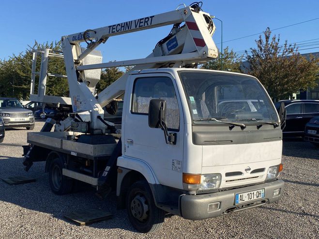 Nissan Cabstar 3.0 TDI TRAVAUX BLANC de 2001