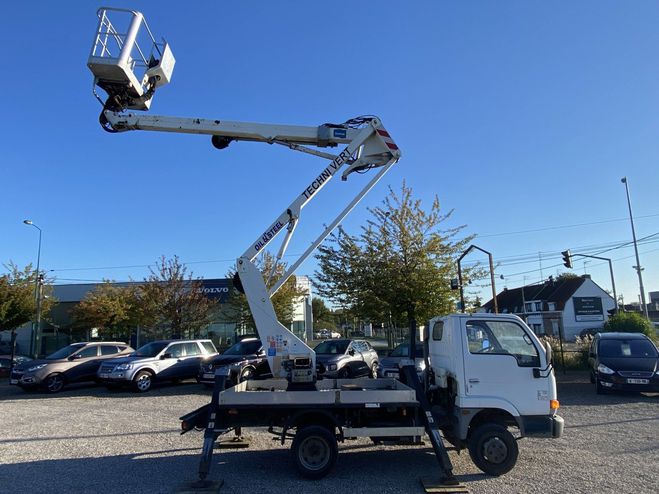 Nissan Cabstar 3.0 TDI TRAVAUX BLANC de 2001