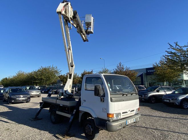 Nissan Cabstar 3.0 TDI TRAVAUX BLANC de 2001