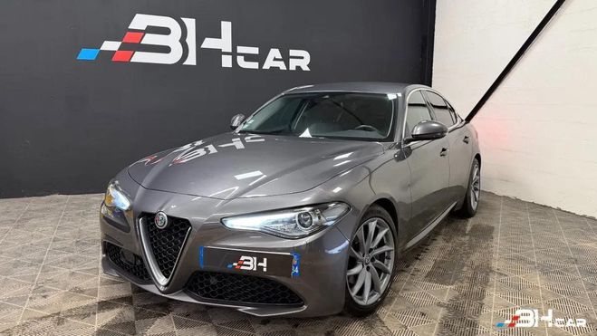 Alfa romeo Giulia 2.0 TB 200 LUSSO / Suivi COMPLET / Origi Gris de 2018