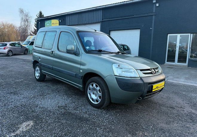 Cliquer pour voir la photo suivante Peugeot Partner 1l4 essence. 75 chx xt édition Relax Vert de 2004