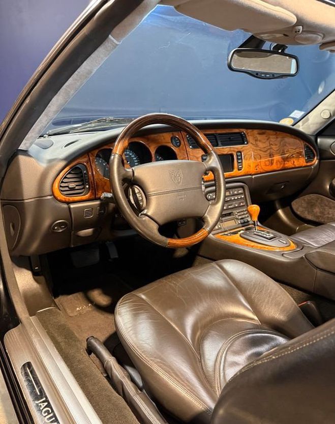 Jaguar XK8 cabriolet 4.2 bva excellent etat peintur Noir de 2003