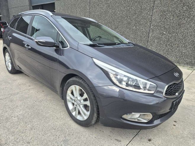 Cliquer pour voir la photo suivante Kia Ceed d SW Ceed / 1.6 CRDi Sense--CAMERA-KIT P Gris Métallisé de