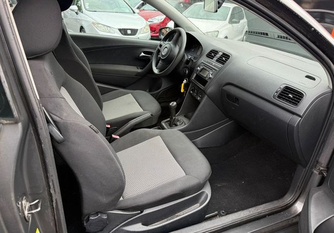 Volkswagen Polo 1.6 TDI 90CH FAP TRENDLINE 3P Gris de 2010