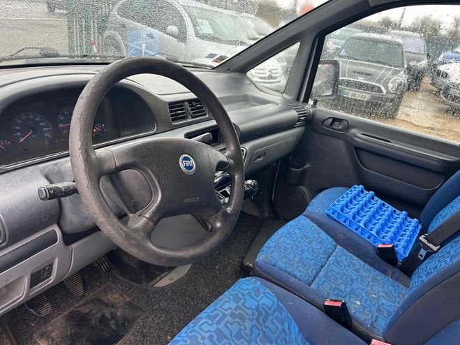 Fiat Scudo FOURGON TOLE BUSINESS COURT 815 1.9 D TV Gris fonc� de 2004